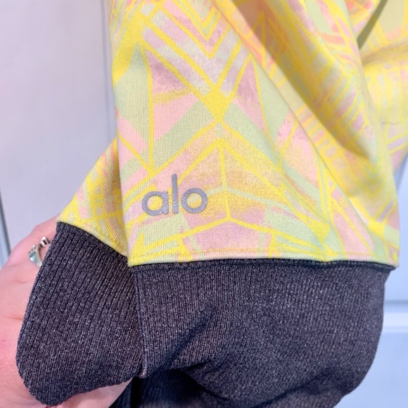 ALO YOGA Goddess Ruched Full Leggings Length Yellow Geometric Print Womens Sz XS - Picture 3 of 13